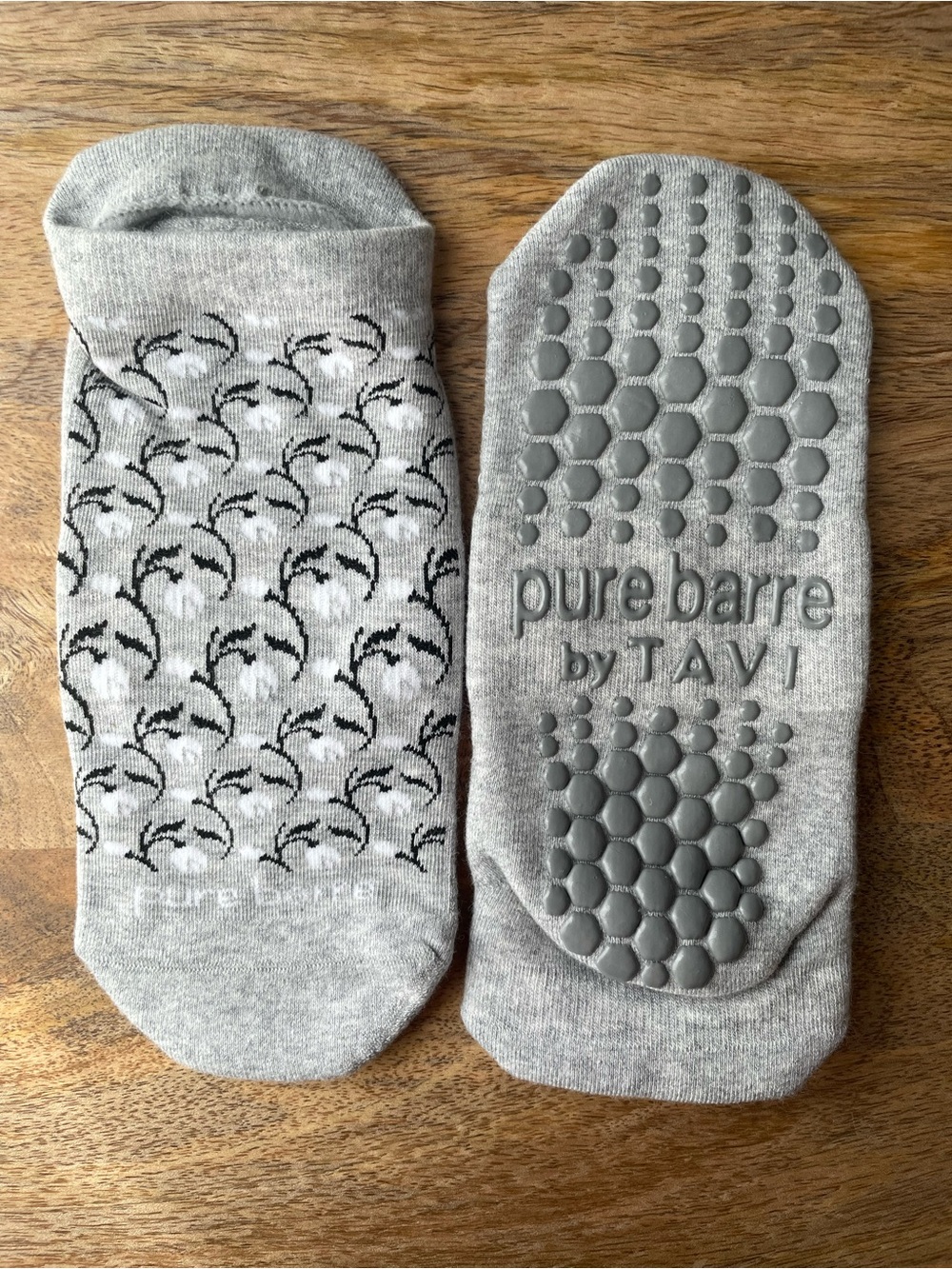 Pure Barre by TAVI White Florals Low Rise Grip Socks NWOT